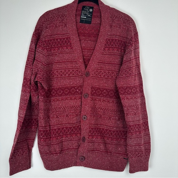 On The Byas Men’s Cardigan Size Medium Red Geometric Striped Grandpa Office - Picture 1 of 7